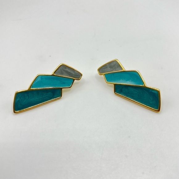 Vintage Trifari 3 Shade Turquoise Earrings - Picture 1 of 4